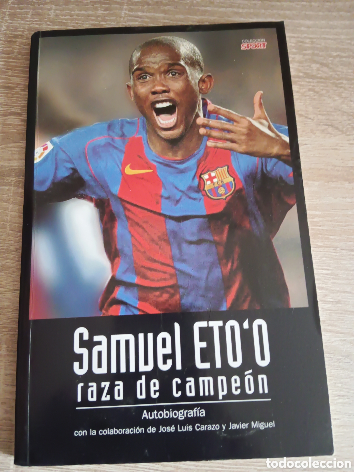 Coleccionismo deportivo: Libro Samuel Etoo raza de campe&oacute;n - Foto 1