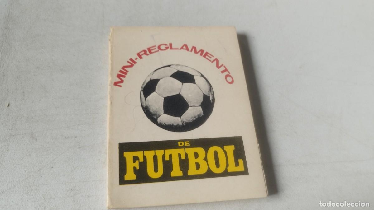Coleccionismo deportivo: MINI REGLAMENTO DE FUTBOL / / GRAVOL 109 - Foto 1