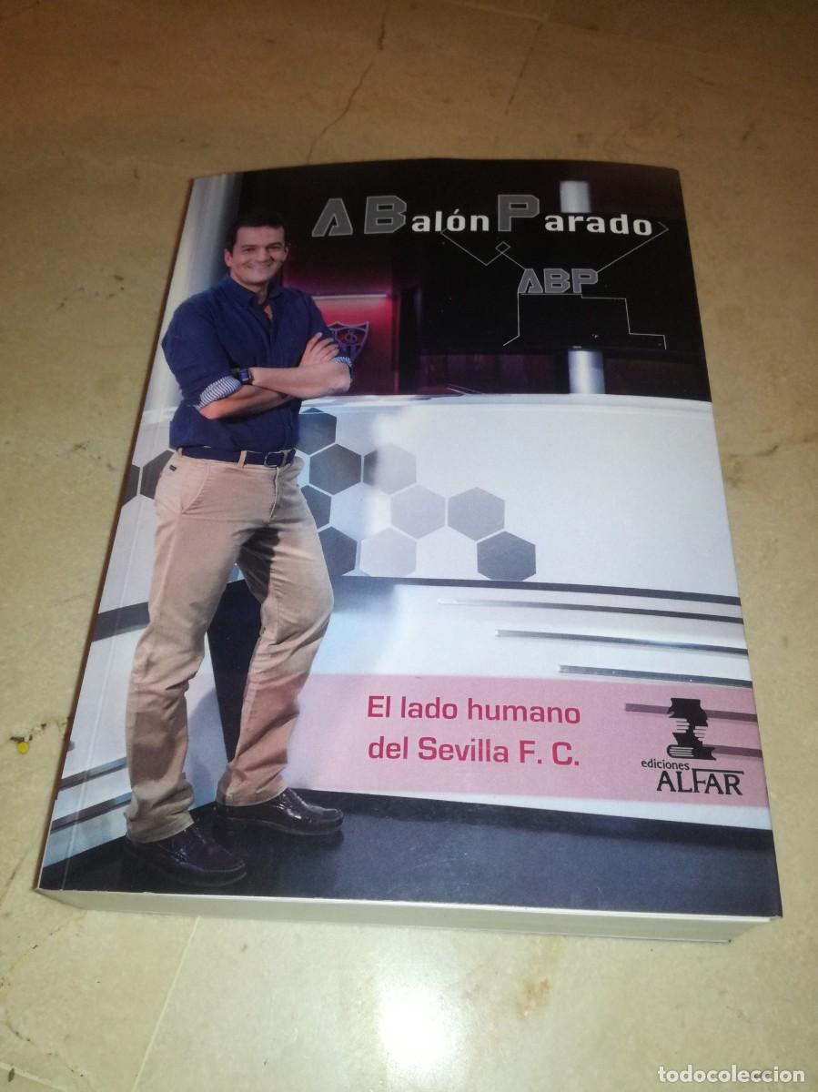 Coleccionismo deportivo: A BAL&Oacute;N PARADO-EL LADO HUMANDO DEL SEVILLA F. C.-504 PAGS