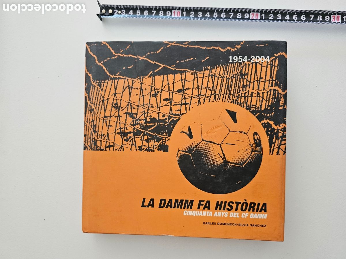 Coleccionismo deportivo: Libro La DAMM fa Historia 2004 50 anys Futbol base Barcelona Carles Domenech S&iacute;lvia S&aacute;nchez