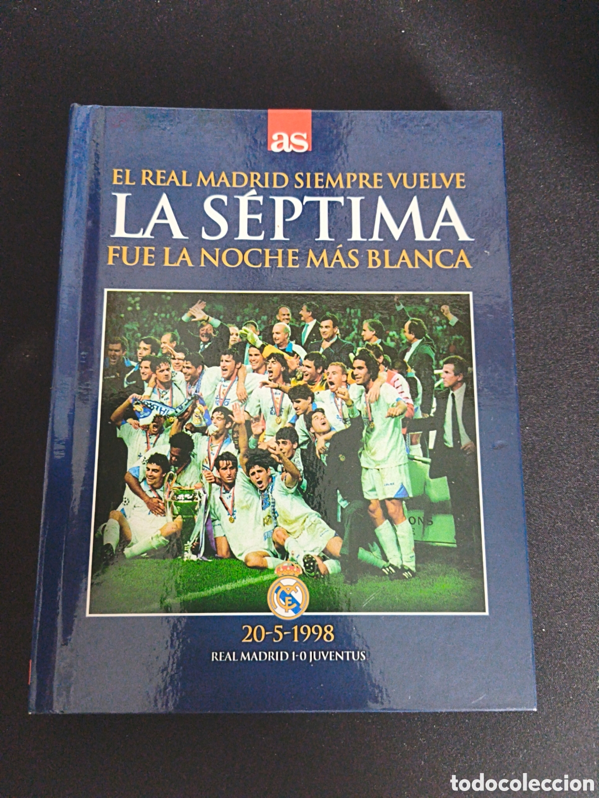 Coleccionismo deportivo: Libro y DVD real Madrid. La s&eacute;ptima fuea noche mas blanca