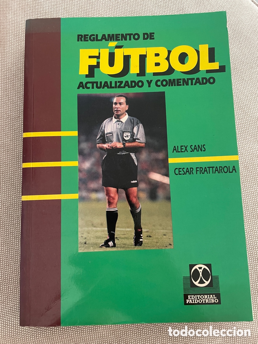 Coleccionismo deportivo: Reglamento de f&uacute;tbol. A&ntilde;o 1995. Editorial Paidotribo. 372 p&aacute;ginas.