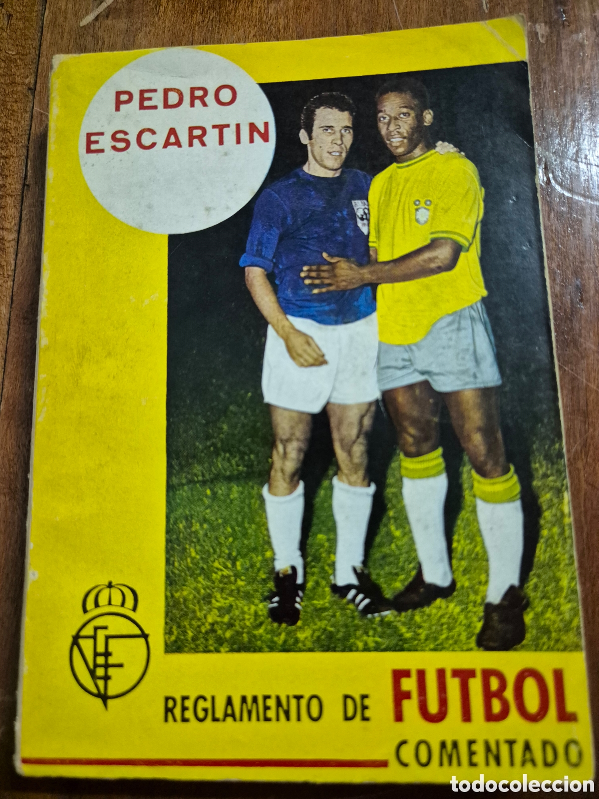 Coleccionismo deportivo: PELE 1969 REGLAMENTO DE FUTBOL COMENTADO . PEDRO ESCARTIN