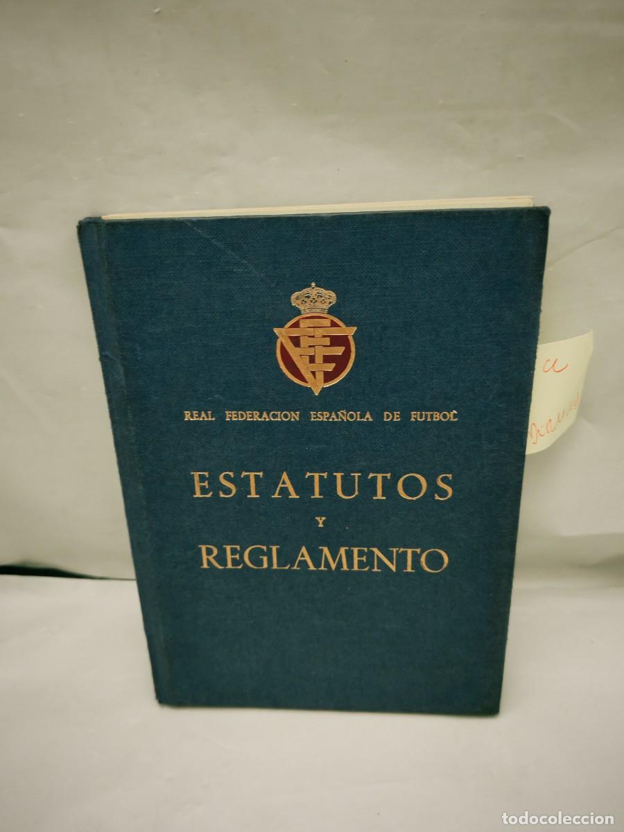 Coleccionismo deportivo: Real Federaci&oacute;n Espa&ntilde;ola de F&uacute;tbol: Estatutos y Reglamento (Edici&oacute;n 1974, CONTIENE SUBRAYADOS)