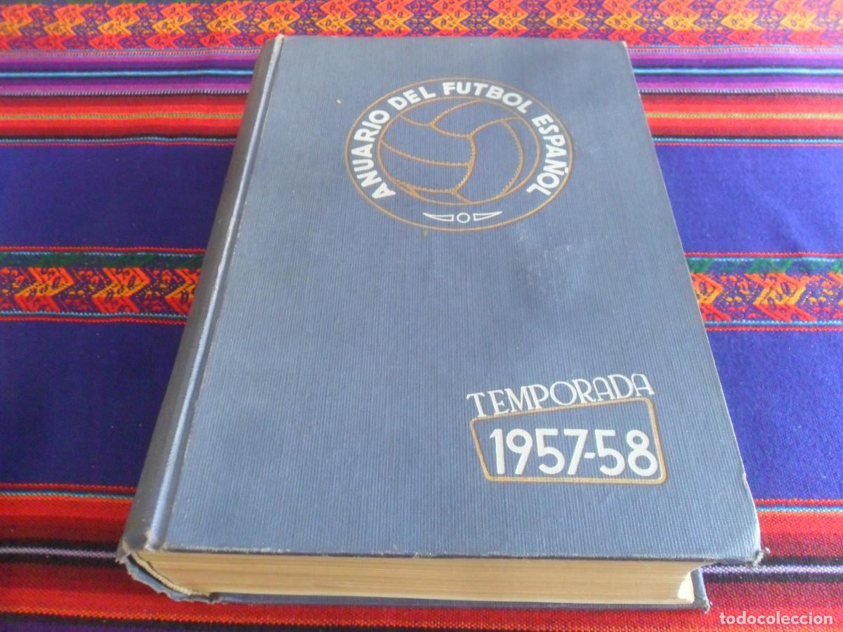Coleccionismo deportivo: ANUARIO DEL F&Uacute;TBOL ESPA&Ntilde;OL TEMPORADA 1957 58. TAPAS DURAS. 912 PGNS. BUEN ESTADO Y DIF&Iacute;CIL.