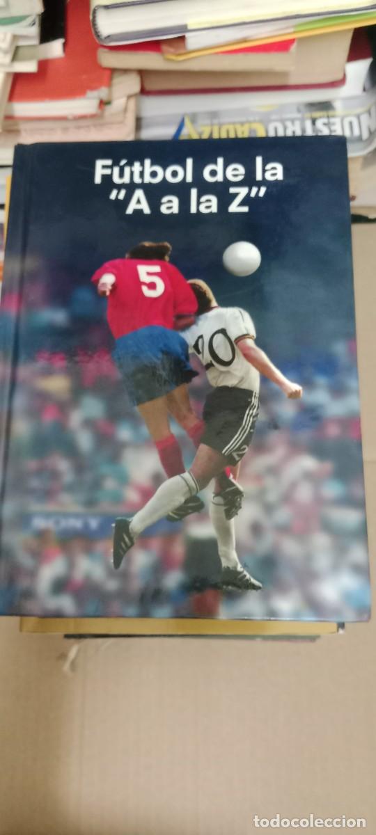 Coleccionismo deportivo: F&Uacute;TBOL DE LA A A LA Z, J MAR&Iacute;A CASANOVAS Y J VALLS. LIBRO LIBRO TOP-04