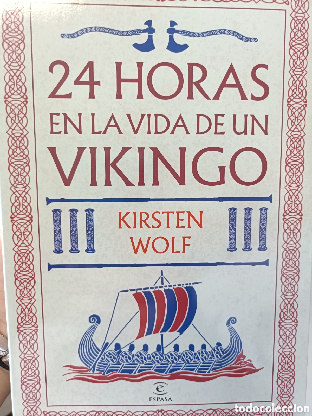 Libros: 24 horas en la vida de un VIKINGO de Kirsten Wolf. Editorial Espasa