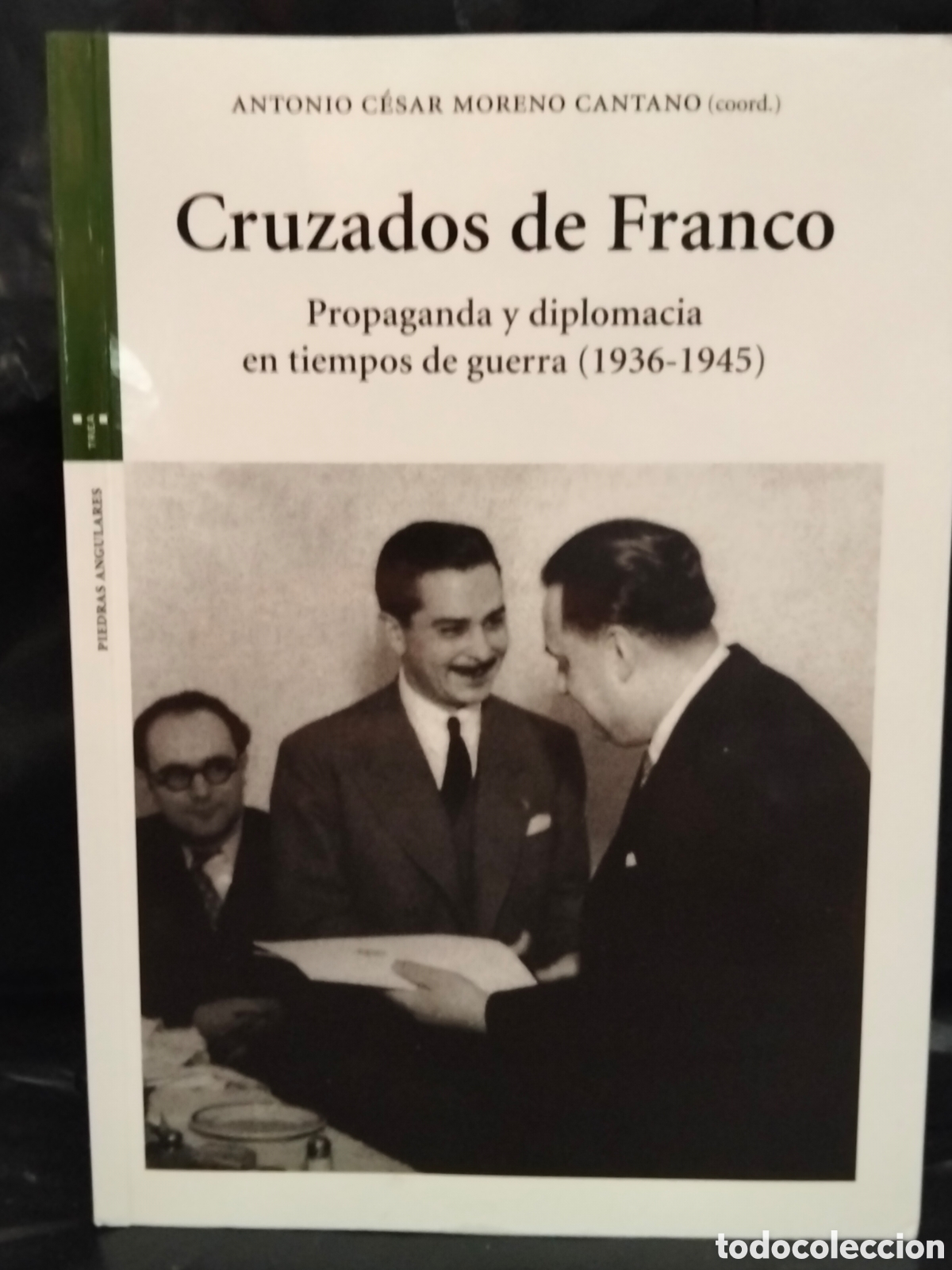 Libros: A C. MORENO(Coord.). CRUZADOS DE FRANCO (1936-1945) .TRES