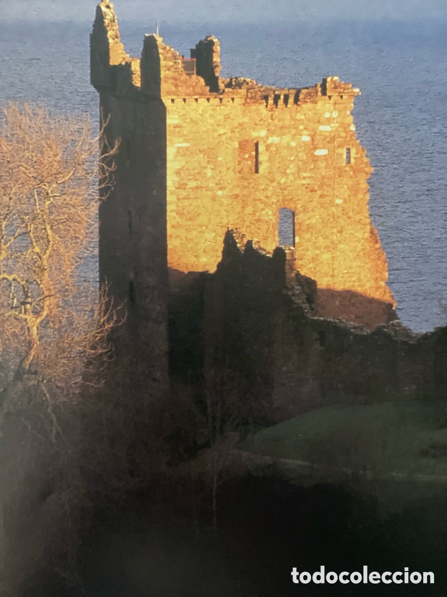 Libros: Urquhart Castle. Loch Ness. Chris Tabraham. 2005 - Foto 3