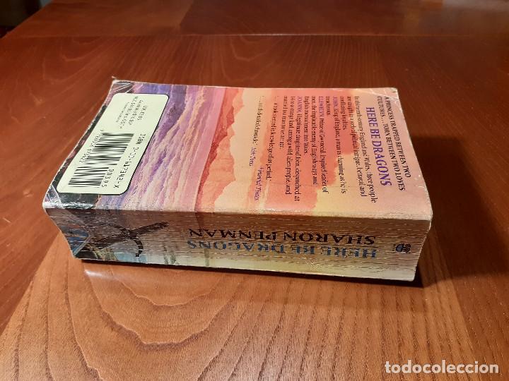 Libros: HERE BE DRAGONS - SHARON PENMAN - Foto 2
