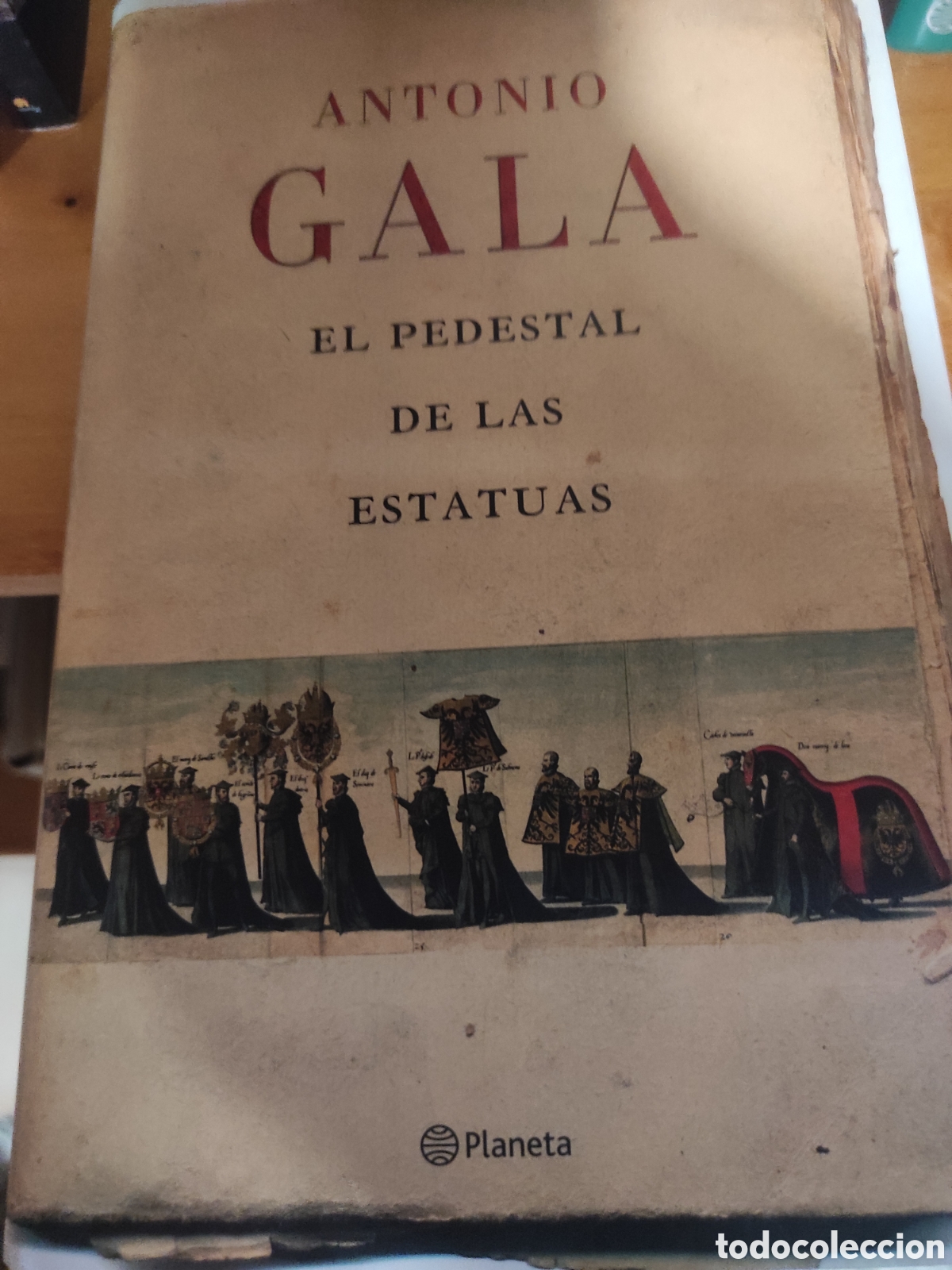 Libros: El pedestal de las estatuas