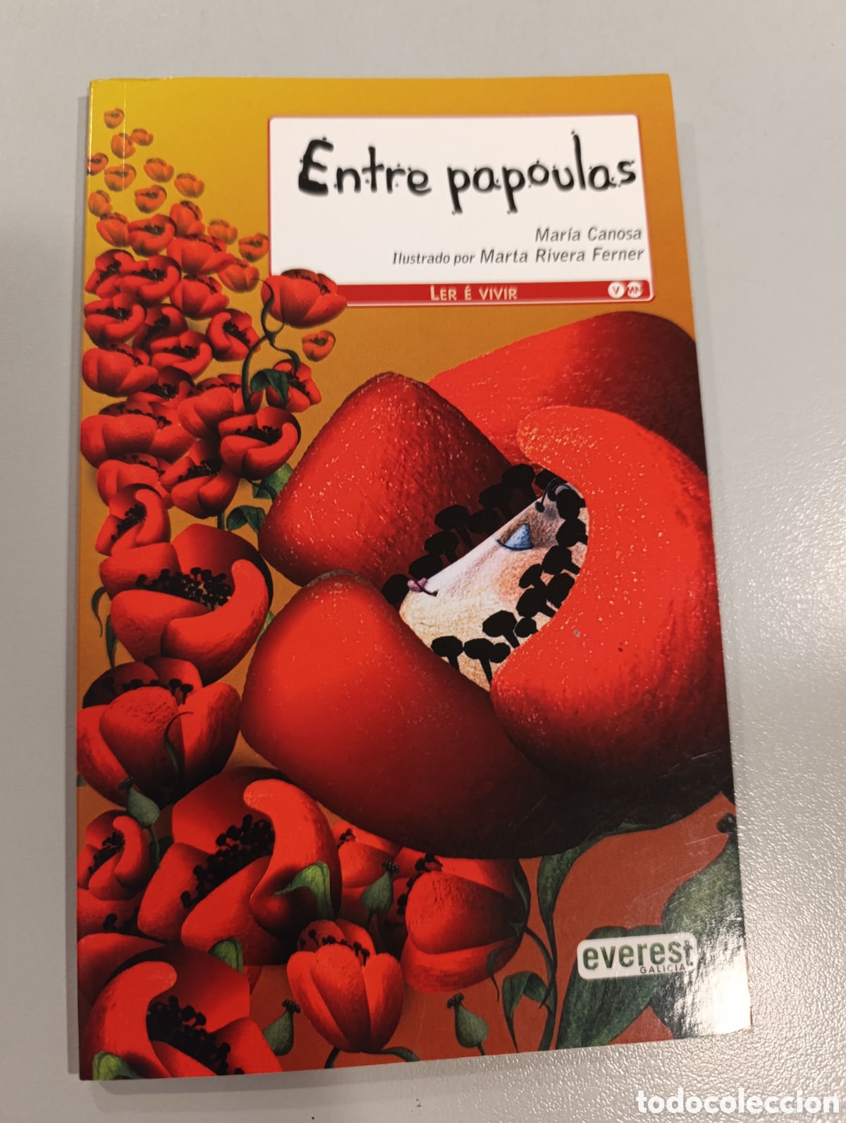 Libros: Entre papoulas Mar&iacute;a Canosa