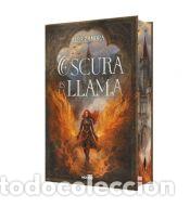 Libros: Oscura es la llama (edici&oacute;n limitada con cantos tintados) - Zamora, Alba