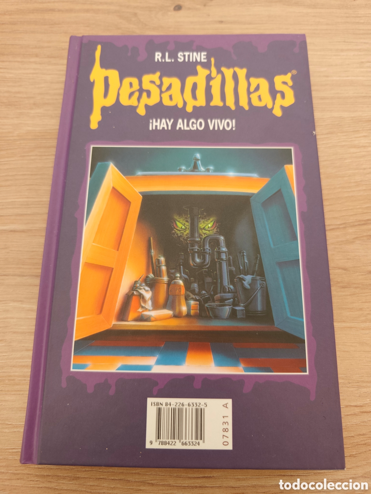 Libros: Lote 2 libros Pesadillas &ndash; &iexcl;Hay algo vivo! y Sangre de monstruo III &ndash; R. L. Stine