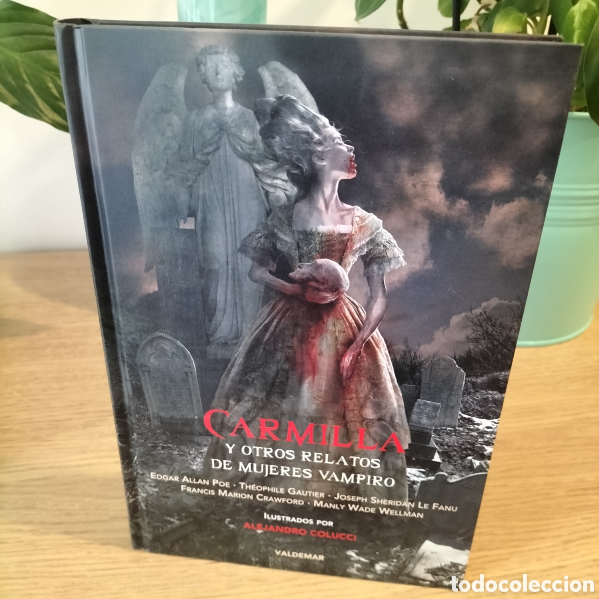 Libros: CARMILA Y OTROS RELATOS DE MUJERES VAMPIRO - EDITORIAL VALDEMAR - ILUSTRADO
