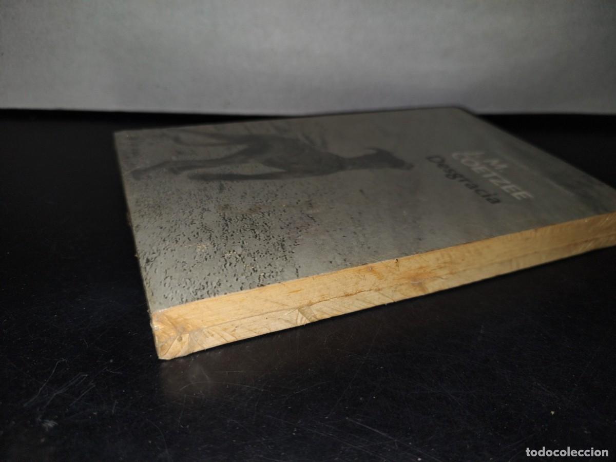 Libros: 74- DESGRACIA - J. M. COETZEE - Foto 4