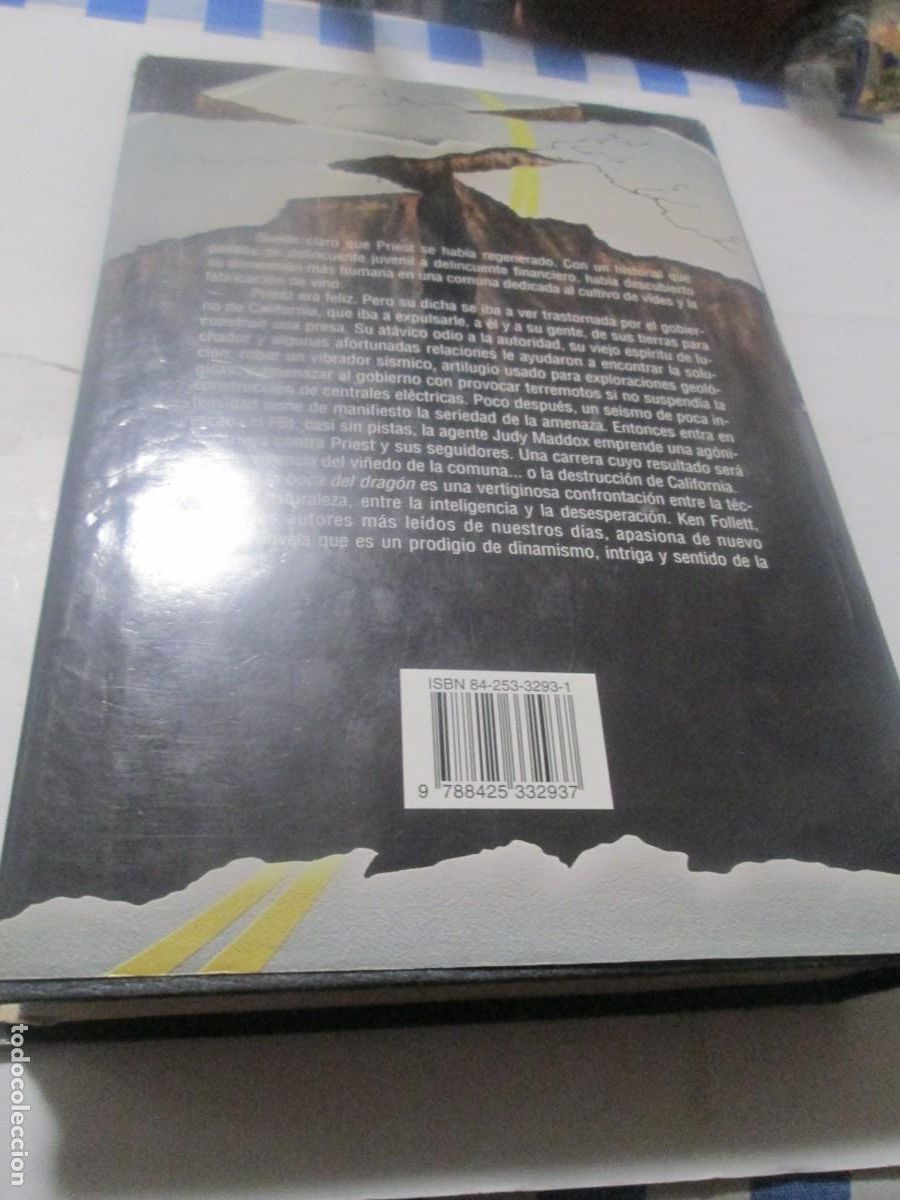 Libros: KEN FOLLETT EN LA BOCA DEL DRAGON - Foto 2