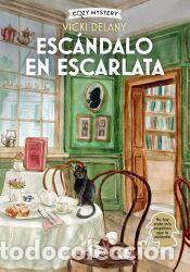 Libros: Esc&aacute;ndalo en escarlata (Cozy Mystery) - Delany, Vicki