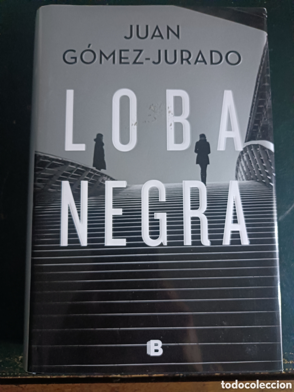 Libros: Loba negra, de Juan G&oacute;mez Jurado.