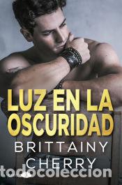 Libros: Luz en la oscuridad - Cherry, Brittainy - Foto 1