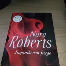 Libros: NORA ROBERTS JUGANDO CON FUEGO. Lote 360430330
