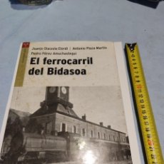 Libros: EL FERROCARRIL DEL BIDASOA, OLAIZOLA ELORDI, PLAZA MARTIN, PEREZ AMUCHASTEGUI. 2004. Lote 299846223