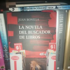 Livros: LA NOVELA DEL BUSCADOR DE LIBROS. JUAN BONILLA. FOTOS EN COLOR.. Lote 329692028