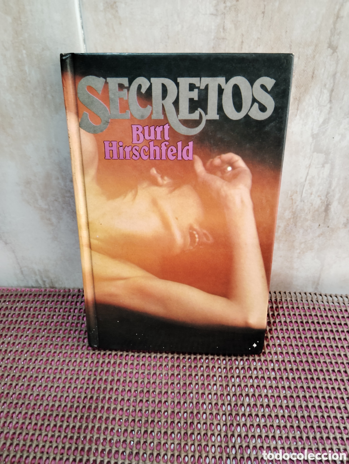 Libros: Secretos. Un libro de Burt Hirschfeld. - Foto 1