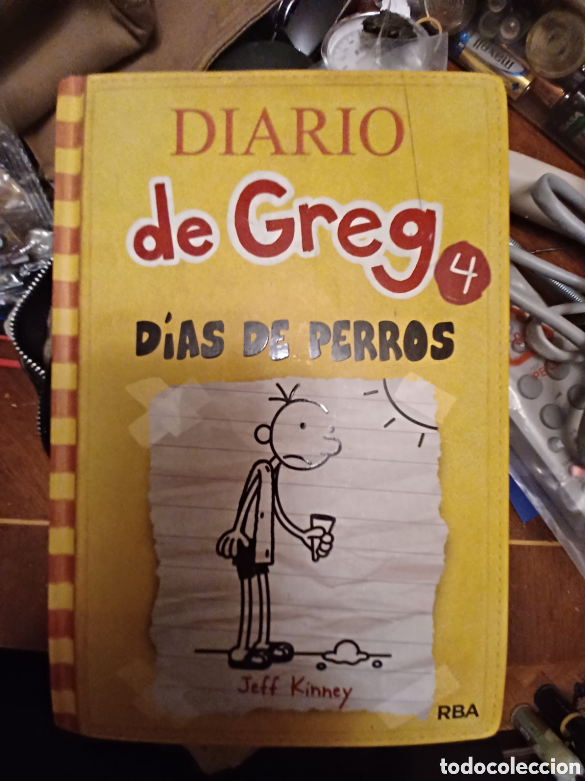 Libros: Diario de Greg 4. D&iacute;as de perros.