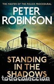 Libros: STANDING IN THE SHADOWS - AA.VV