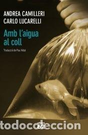 Libri: Amb laigua al coll - Andrea Camilleri; Lucarelli Carlo