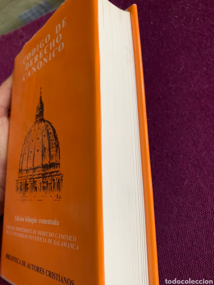 Libros: C&oacute;digo de derecho can&oacute;nico. Edici&oacute;n biling&uuml;e comentada. - Foto 2