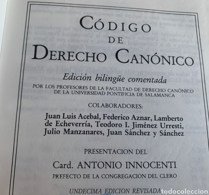 Libros: C&oacute;digo de derecho can&oacute;nico. Edici&oacute;n biling&uuml;e comentada. - Foto 3