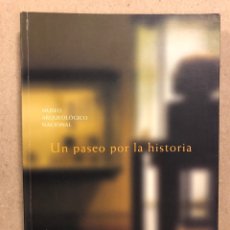 Libros de segunda mano: MUSEO ARQUEOLÓGICO NACIONAL, UN PASEO POR LA HISTORIA. ÁMBITO SERVICIOS EDITORIALES 2001.. Lote 300063673