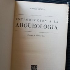 Libros de segunda mano: INTRODUCCION A LA ARQUEOLOGIA. IGNACIO BERNAL. FONDO CULTURA ECONOMICA 1952. PRIMERA EDICION.. Lote 310315593