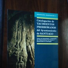 Libros de segunda mano: CATALOGACIÓN DE YACIMIENTOS PRERROMANOS DEL AYUNTAMIENTO DE SANTIAGO. 1987. Lote 353145999