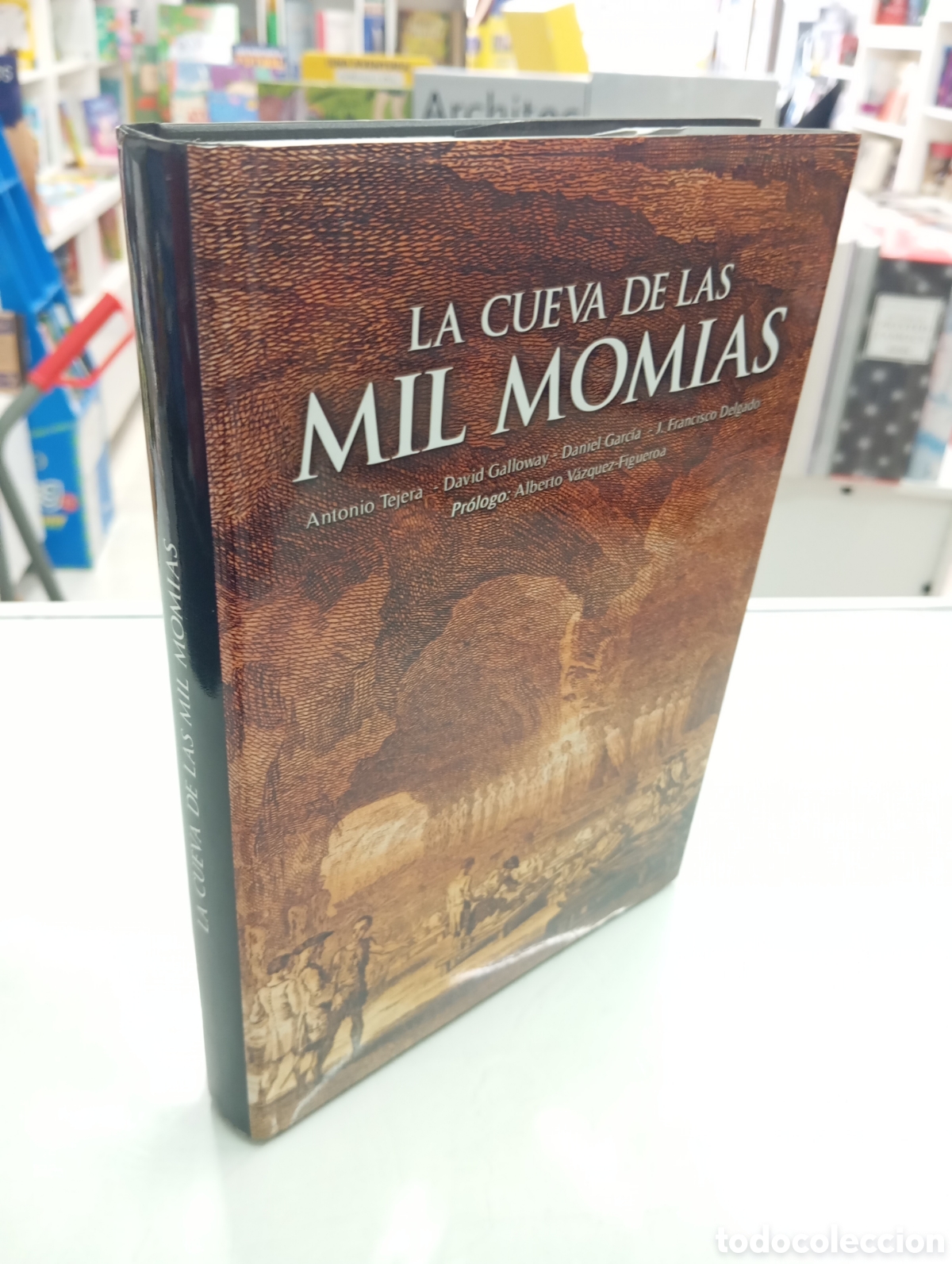 Libros de segunda mano: LA CUEVA DE LAS MIL MOMIAS VV.AA UN ENIGMA QUE PERDURA GUANCHES ISLAS CANARIAS YACIMIENTO FUNERARIO