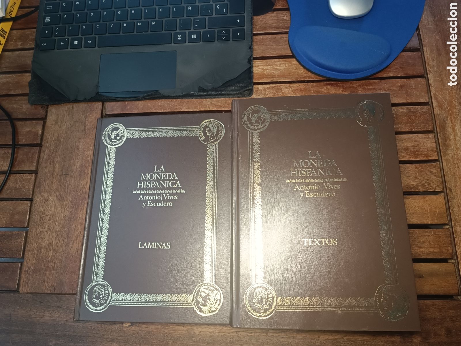 Libros de segunda mano: LA MONEDA HISPANICA 2 VOL ANTONIO VIVES Y ESCUDERO TEXTOS Y LAMINAS CAYON 1980 FACSIMIL DE 1926