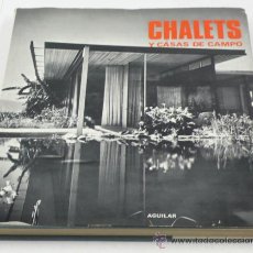 Libros de segunda mano: CHALETS Y CASA DE CAMPO. AGUILAR ED. 1968. 24X27 CM.