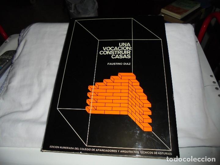 Libros de segunda mano: UNA VOCACION CONSTRUIR CASAS.FAUSTINO DIAZ.EDICION NUMERADA DEL COLEGIO DE APAREJADORES Y ARQUITECTO