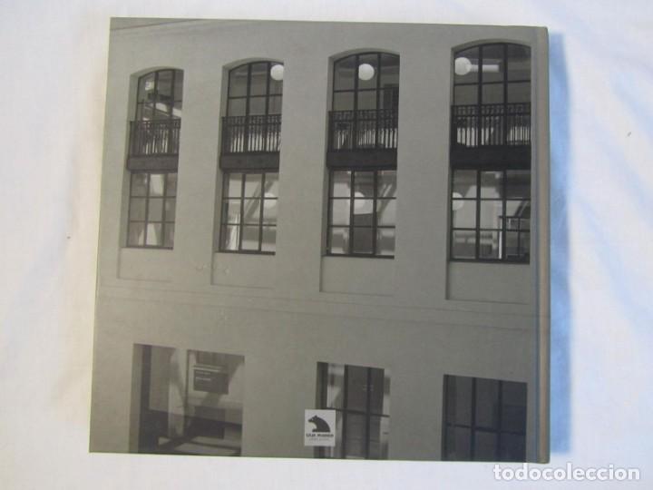 Libros de segunda mano: De casa de empe&ntilde;os a la casa encendida. Caja Madrid 2002 - Foto 2