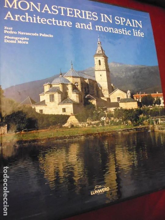 Livres d'occasion: MONASTERIOS EN ESPA&Ntilde;A,ARQUITECTURA Y VIDA MONASTICA. PEDRO NAVASCUES/DOMI MORA. 395PP 33X28