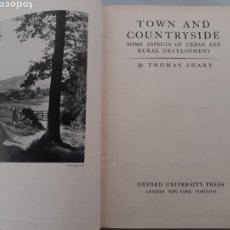 Libros de segunda mano: TOWN AND COUNTRYSIDE, POR THOMAS SHARP, OXFORD UNIVERSITY PRESS, 1937. Lote 247641780