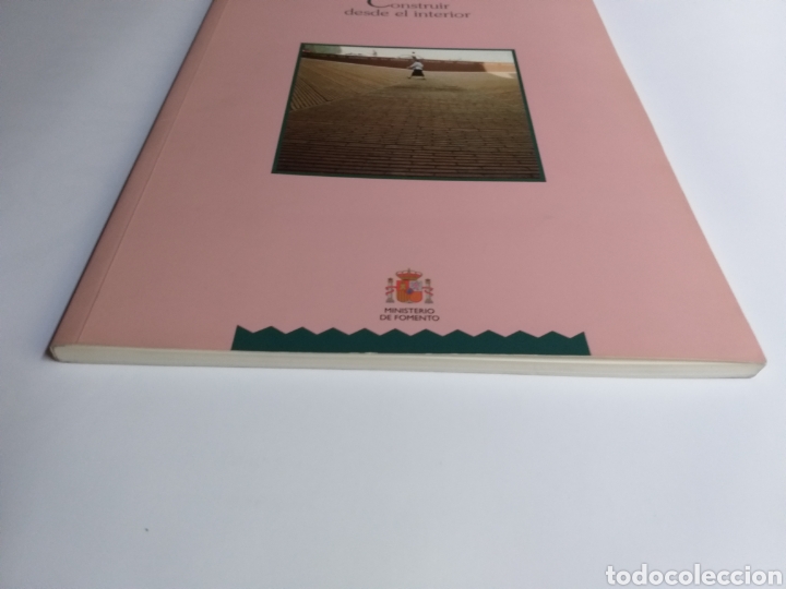 Libros de segunda mano: Construir desde el interior . Exposici&oacute;n Madrid a&ntilde;o 2000 - Foto 2