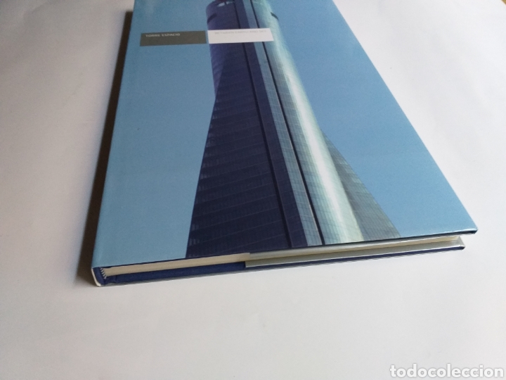 Libros de segunda mano: Torre Espacio. Between earth and sky . Texto en ingl&eacute;s - Foto 2