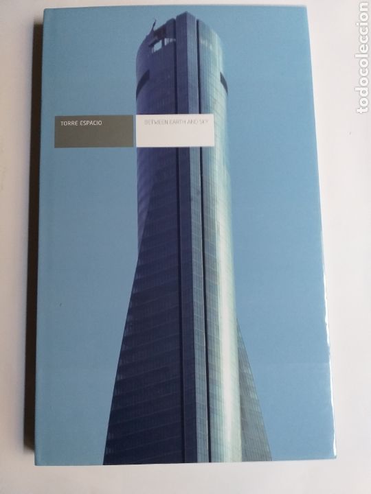 Libros de segunda mano: Torre Espacio. Between earth and sky . Texto en ingl&eacute;s - Foto 1