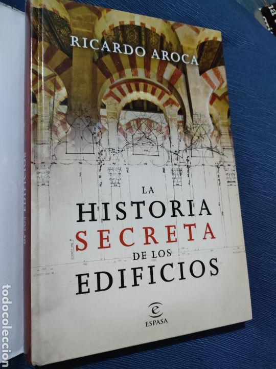 Libros de segunda mano: La historia secreta de los edificios Ricardo Aroca Espasa 2011 - Foto 1