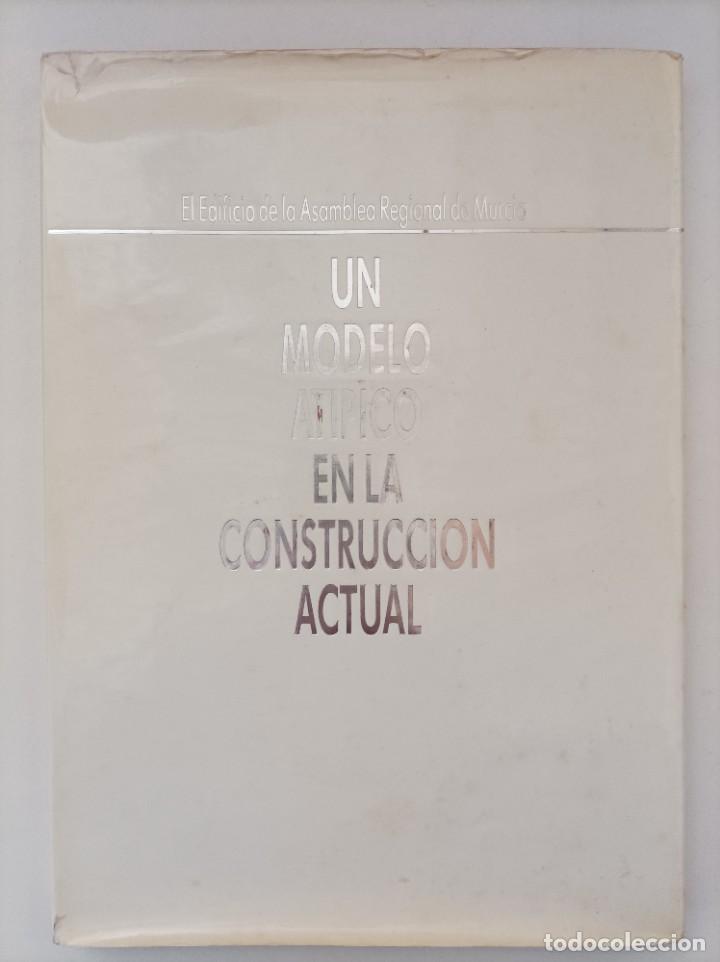 Libri di seconda mano: El Edificio de la Asamblea Regional de Murcia en Cartagena. Un modelo at&iacute;pico en la construcci&oacute;n