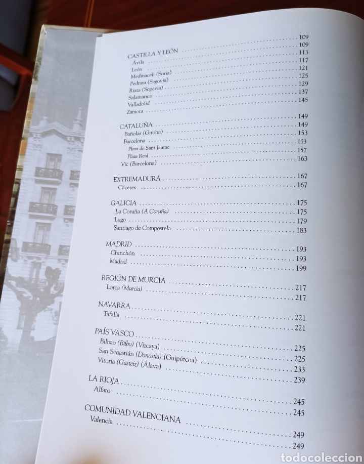 Libros de segunda mano: Plazas de Espa&ntilde;a. Espasa. - Foto 4