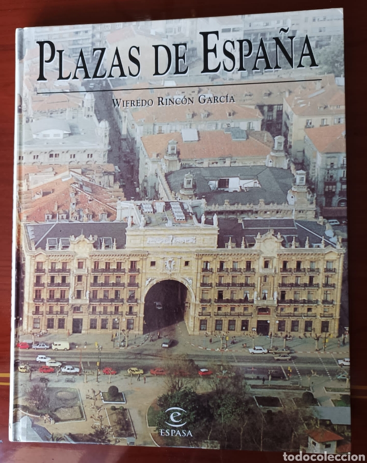 Libros de segunda mano: Plazas de Espa&ntilde;a. Espasa. - Foto 1